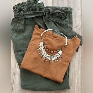 ABERCROMBIE PANTS SZ6 CLUB MONACO TOP S AND NECKLACE